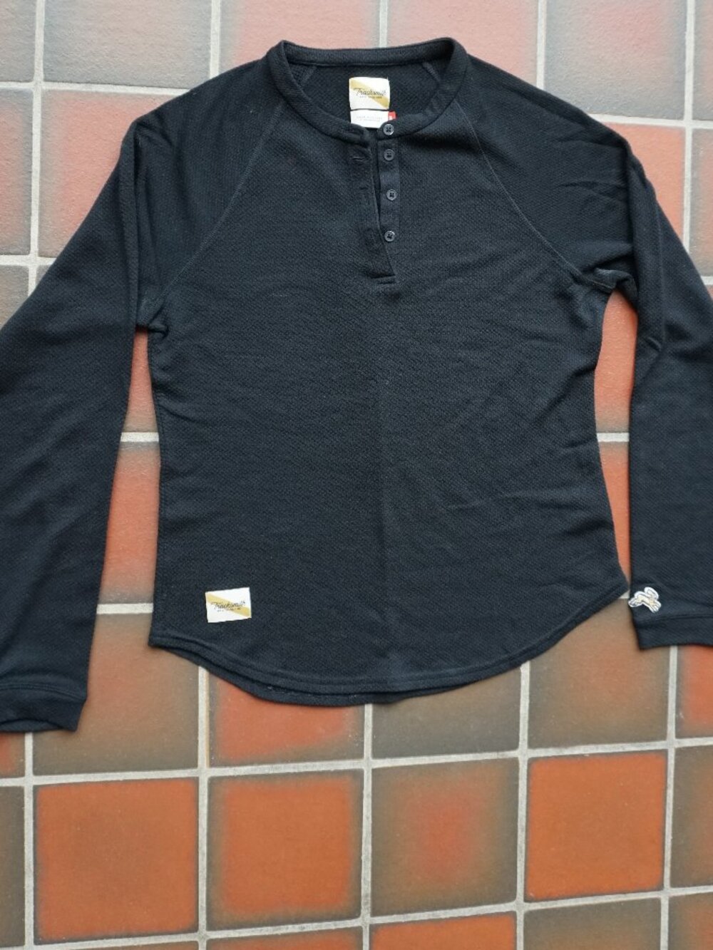 Tracksmith Fells Henley - Picture 2 of 5